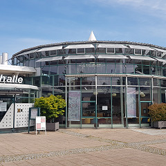 Haupteingang von Stadthalle und Restaurant Rondeau